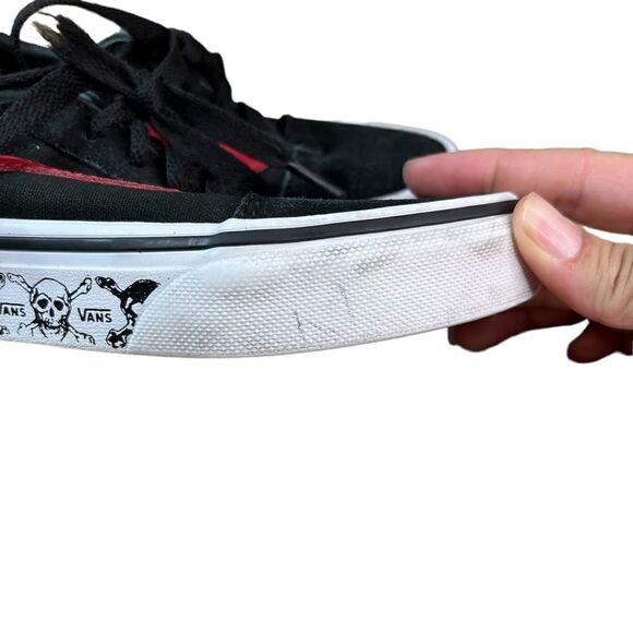 Vans Off The Wall Low Top Skull Sneakers - Picture 2 of 13